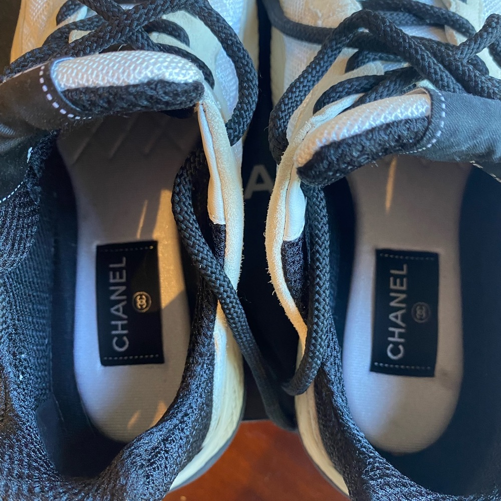2022 Chanel interlocking CC logo sneakers - Picture 6 of 9